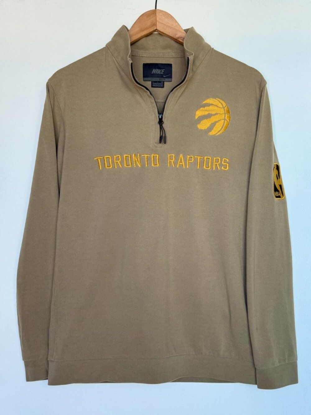 Nike x NBA Toronto Raptors Official Reissue 1/4 Zip Pullover Khaki/Gold - Large - Picture 2 of 7